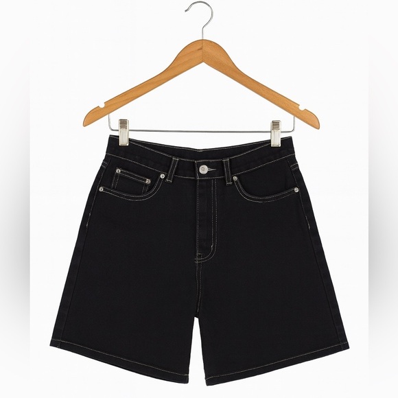 Calvin Klein Jeans Pants - Calvin Klein Jeans size 6 black denim shorts. 29” waist, 15” length, 5” Inseam